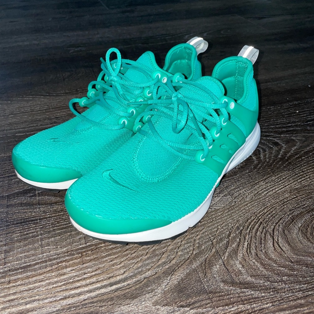 Size 7 Women’s Nike Presto Shoes
